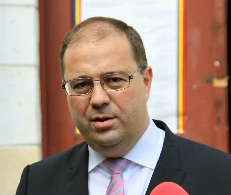 Featured image of post Ne înconjoară „lupii răpitori”...