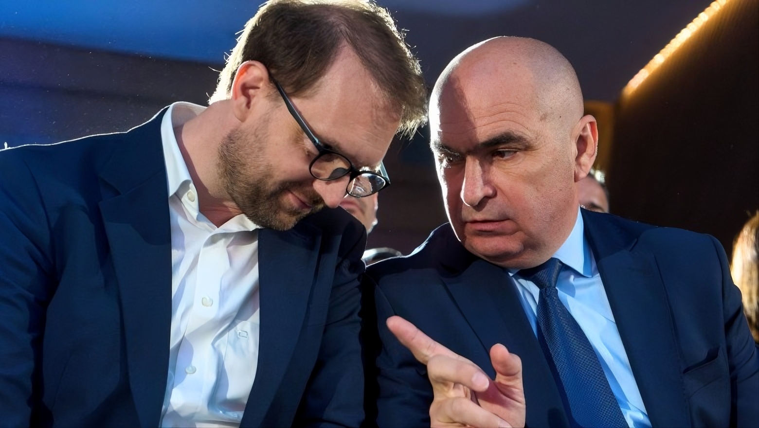 Featured image of post Cu jalba la Poartă pentru propriul scaun, pretinzând sancționarea României