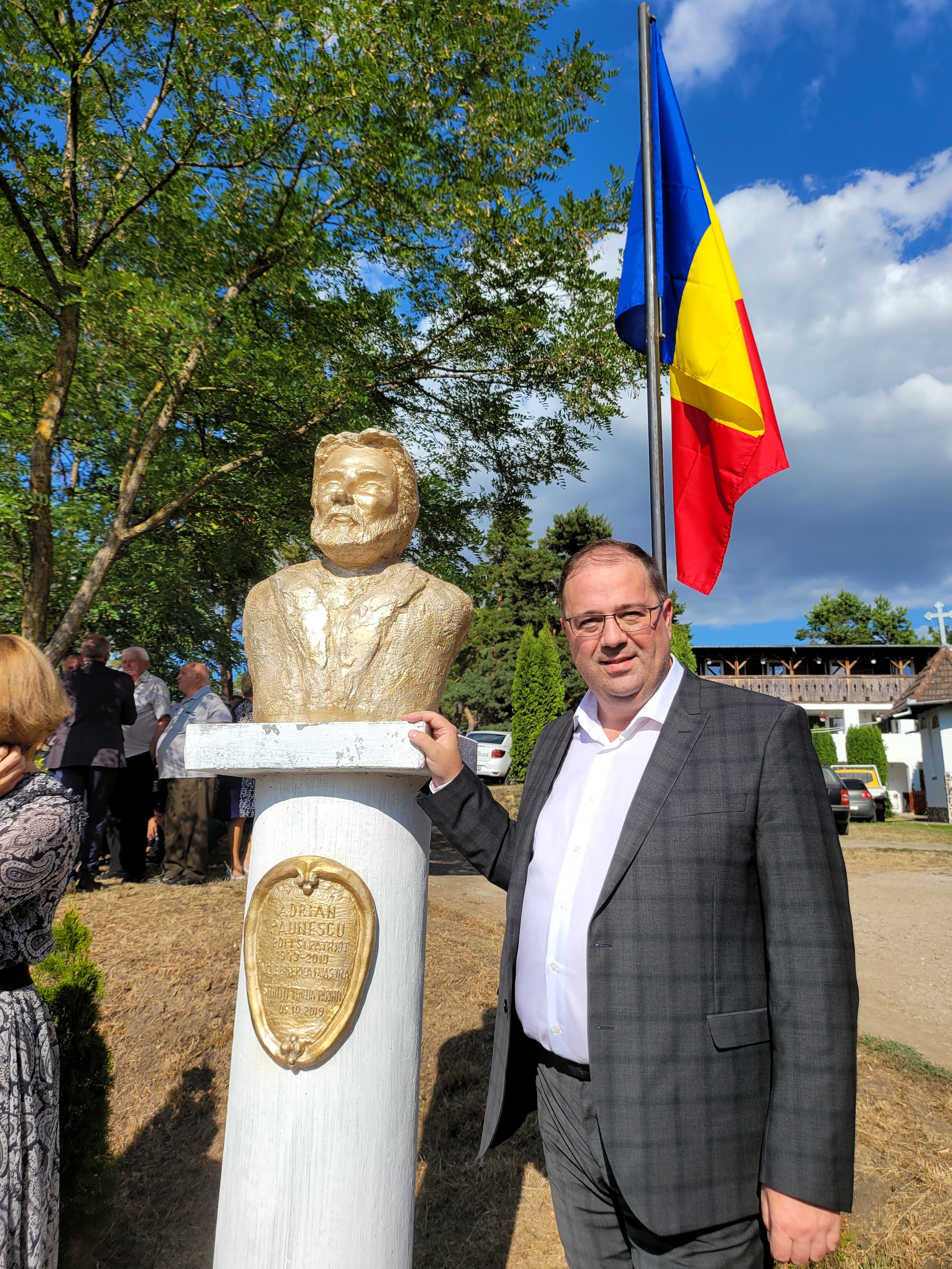 Featured image of post Sunt gesturi care nu se fac pentru prezent, ci pentru veșnicie...