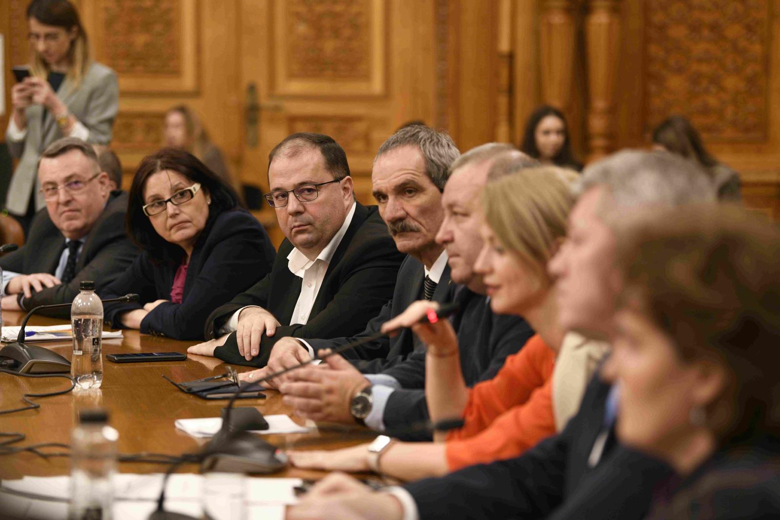 Featured image of post Ședințele online ale Parlamentului României trebuie deschise participării instituțiilor, ONG-urilor și persoanelor interesate