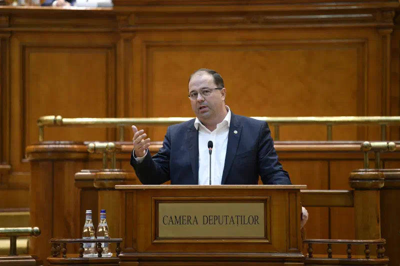 Featured image of post „Țineți cu poporul, toți, ca să nu rătăciți!”
