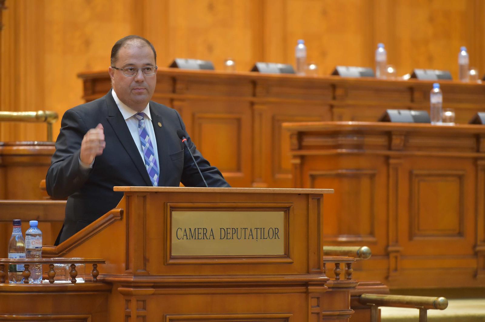 Featured image of post Acest personaj grotesc, politic uzurpator de divinități, nu are nicio legătură cu Cerul creștin sau cu Olimpul zeilor…