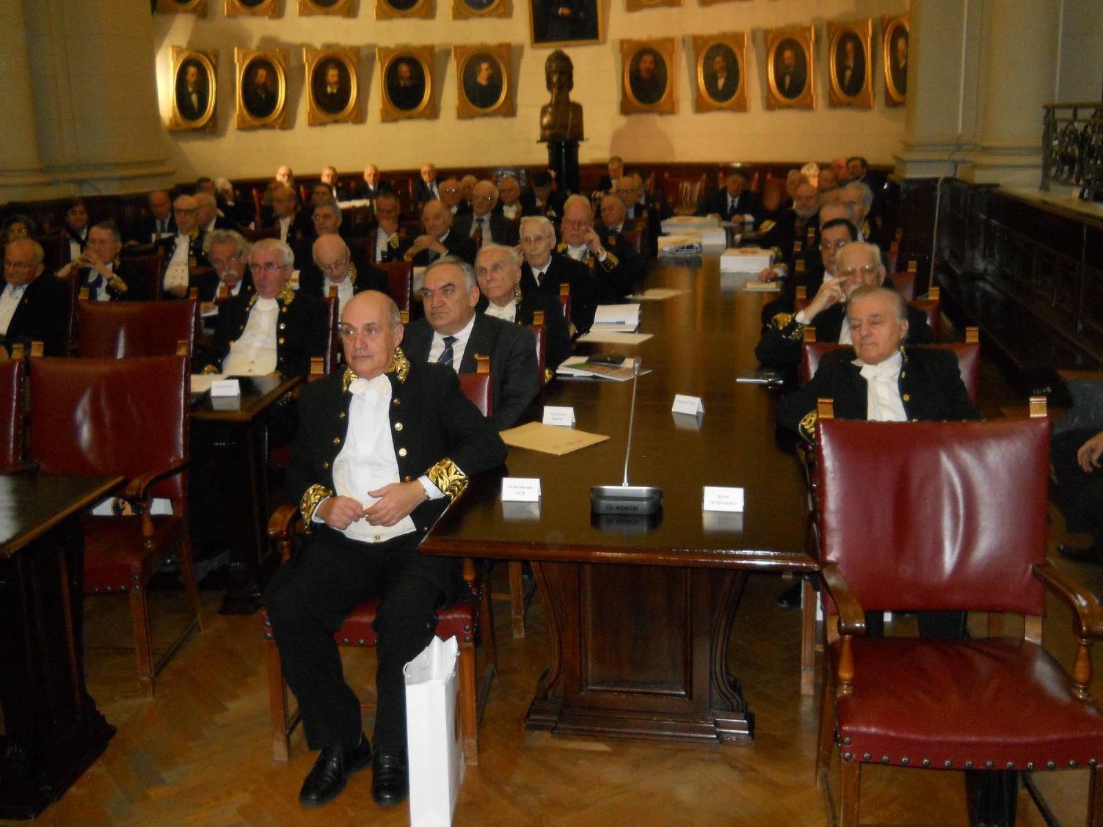 Featured image of post Când economia țării statistic „duduie”, Guvernul nu mai are bani pentru salariile celor din Academia Română…
