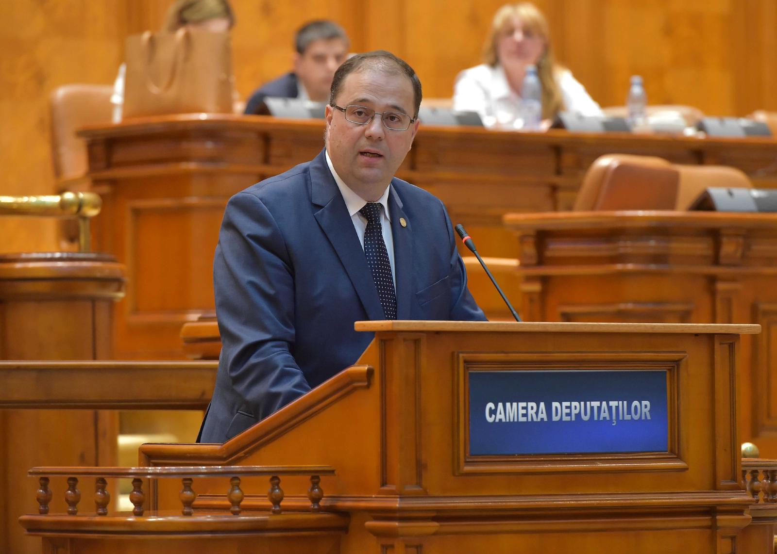 Featured image of post De la tribuna Camerei Deputaților: România în care ei „îndrăznesc” să creadă, nu coincide cu țara mea!