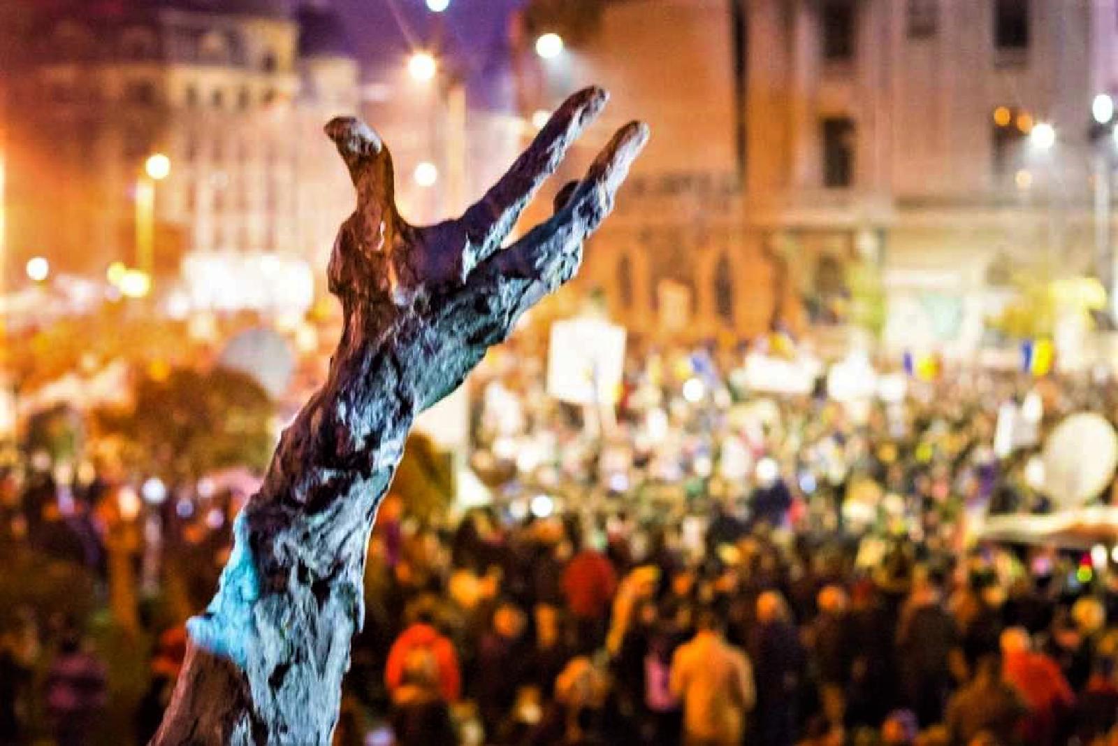 Featured image of post De vină sunt morții!