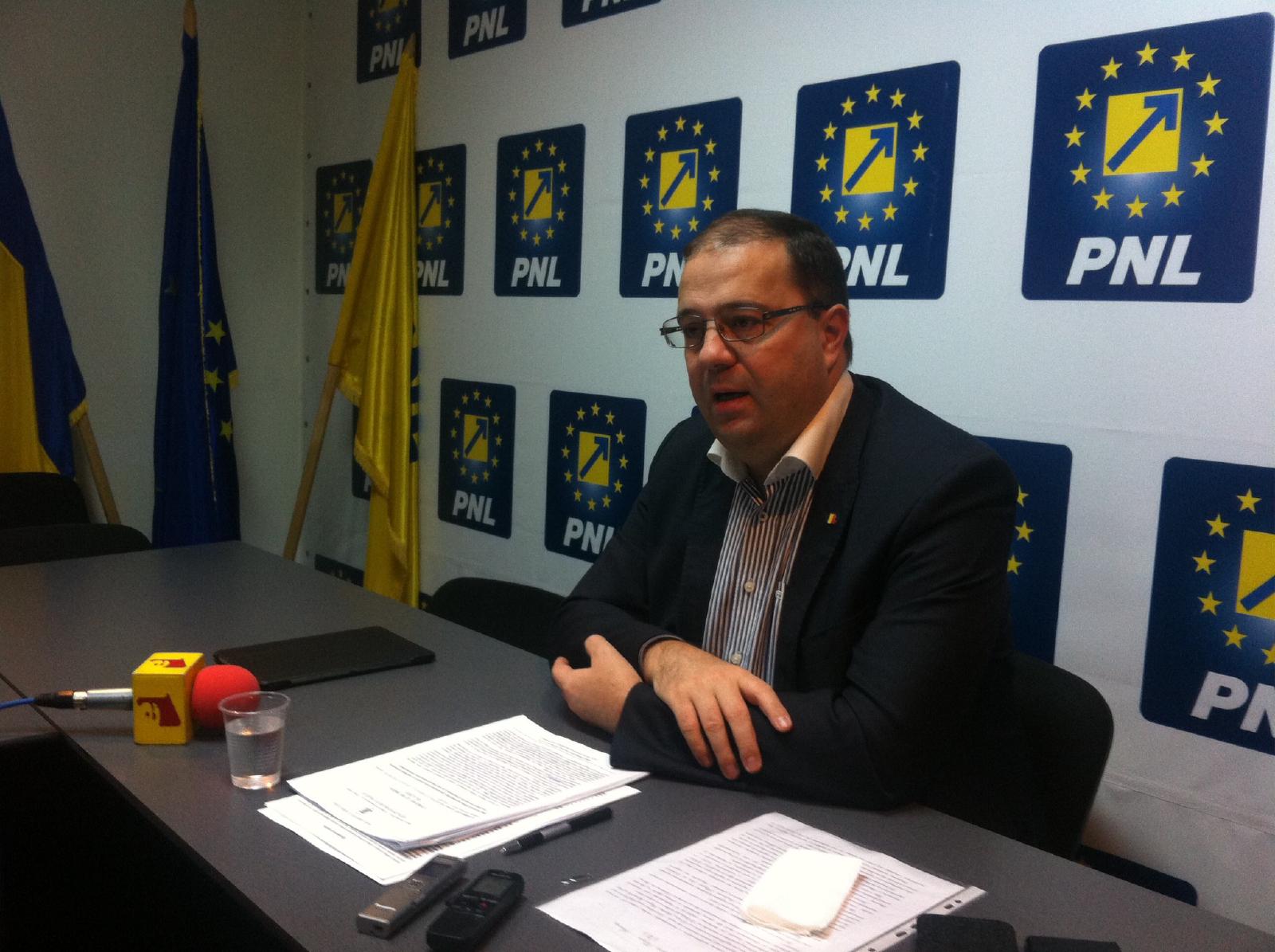 Featured image of post Declaraţie politică: Arată-ne, Doamne,  că mă înșel și binecuvântează acest popor și România!