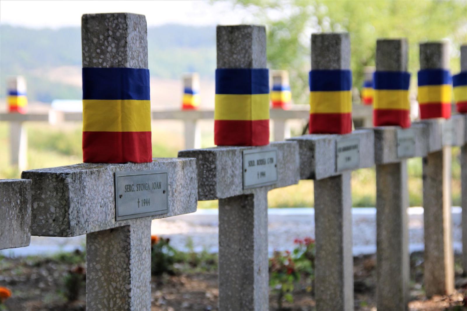 Featured image of post Glorie și onoare veșnică eroilor neamului românesc!