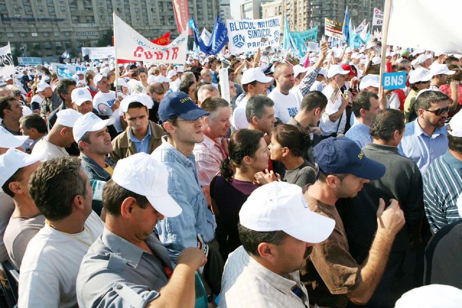Featured image of post Guvernul, amenințat de ample proteste sindicale