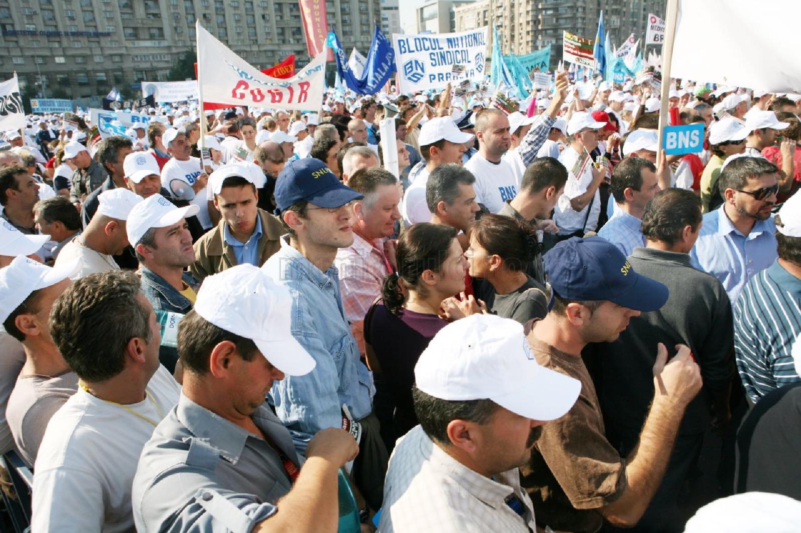 Featured image of post Guvernul, amenințat de ample proteste sindicale