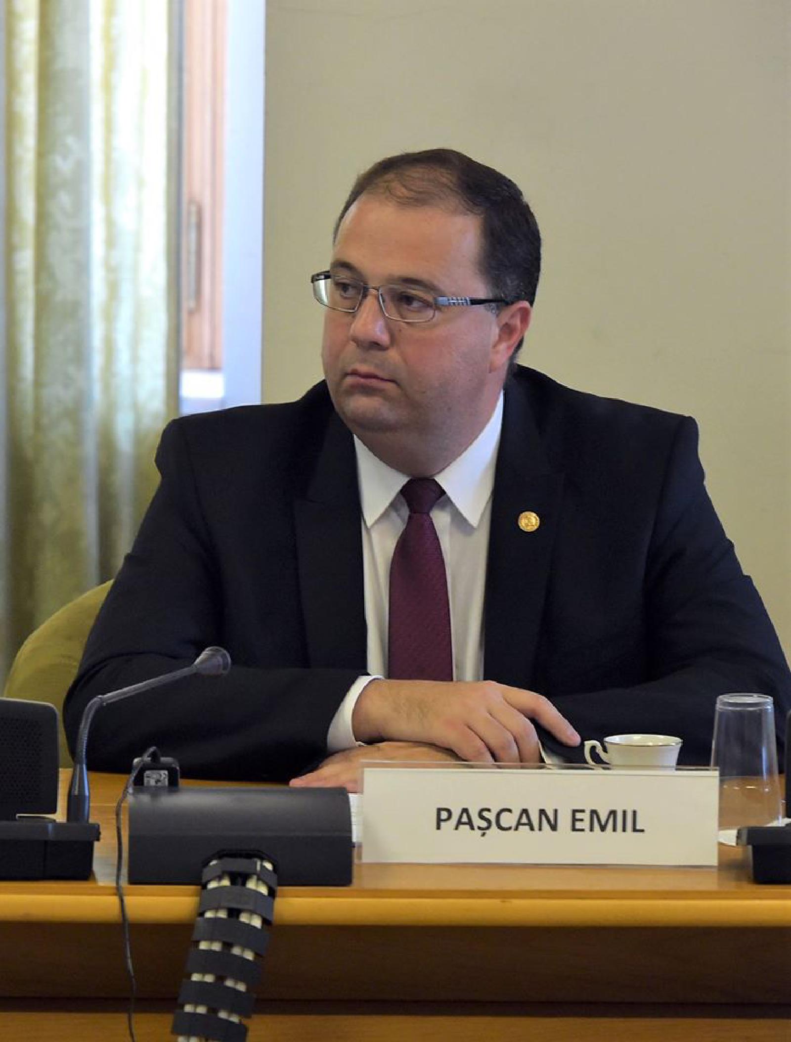 Featured image of post Ipocrizie maximă și cinism… Să finanțezi cu un milion de euro pe an impostura și să nu ai bani pentru alocațiile copiilor