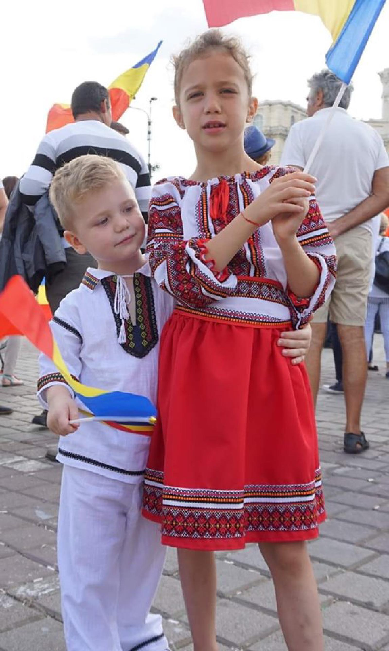 Featured image of post La mulți ani, români, la mulți ani, României!