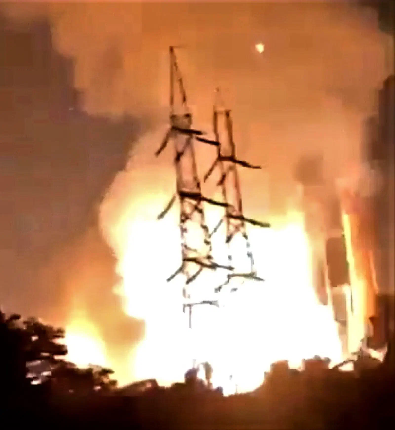 Featured image of post Orașul, pe un butoi exploziv cu amoniac