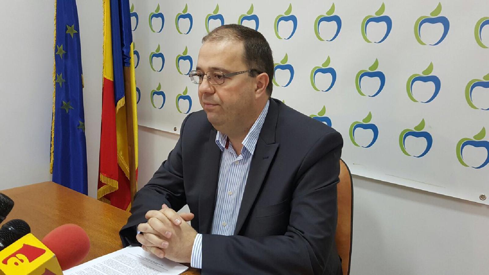 Featured image of post Profitând tactic de majorarea salariilor aleșilor locali, majoritatea parlamentară a adoptat riscanta Ordonanță 9