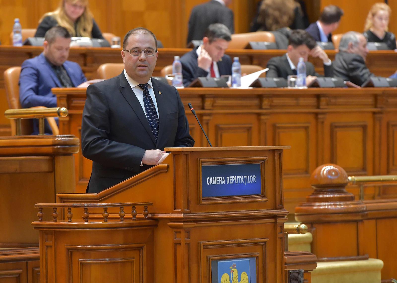 Featured image of post Se încheie o sesiune parlamentară, spornică doar în crize și scandaluri