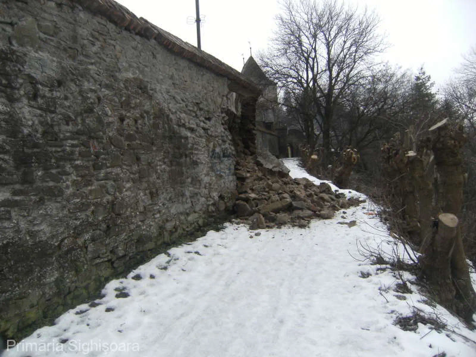 Featured image of post Se prăbușesc ziduri ale Cetății Medievale din Sighișoara