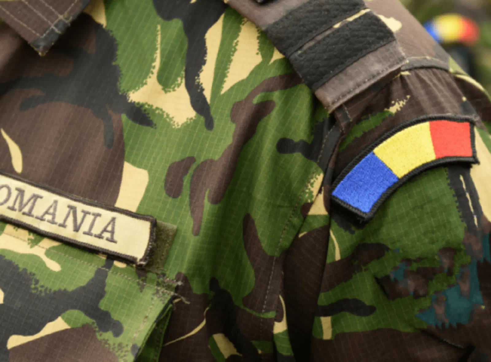 Featured image of post Militarii îi bat obrazul președintelui Iohannis!