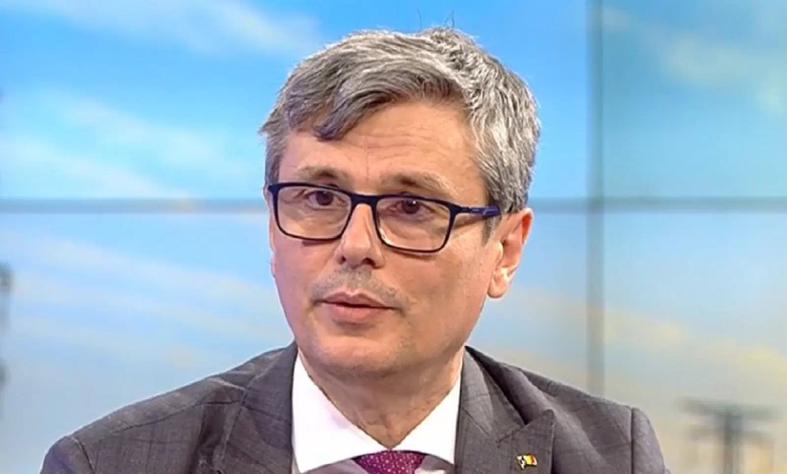 Featured image of post Când ești condus de râme, nevertebrați, profitori și proști...