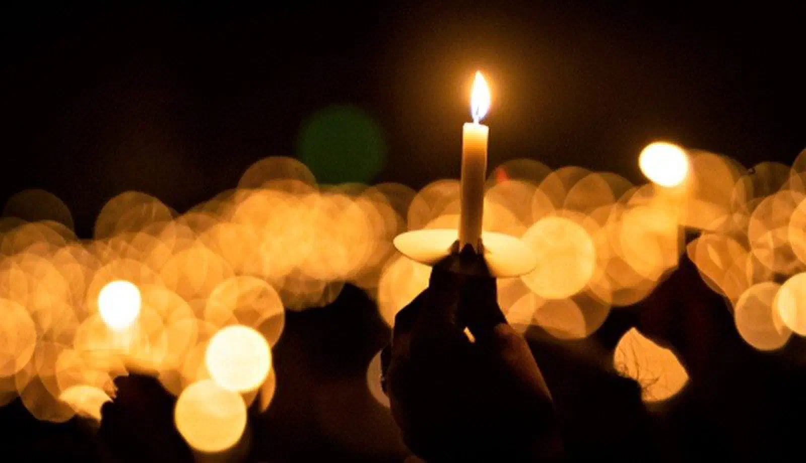 Featured image of post Veniți creștini, luați lumină...