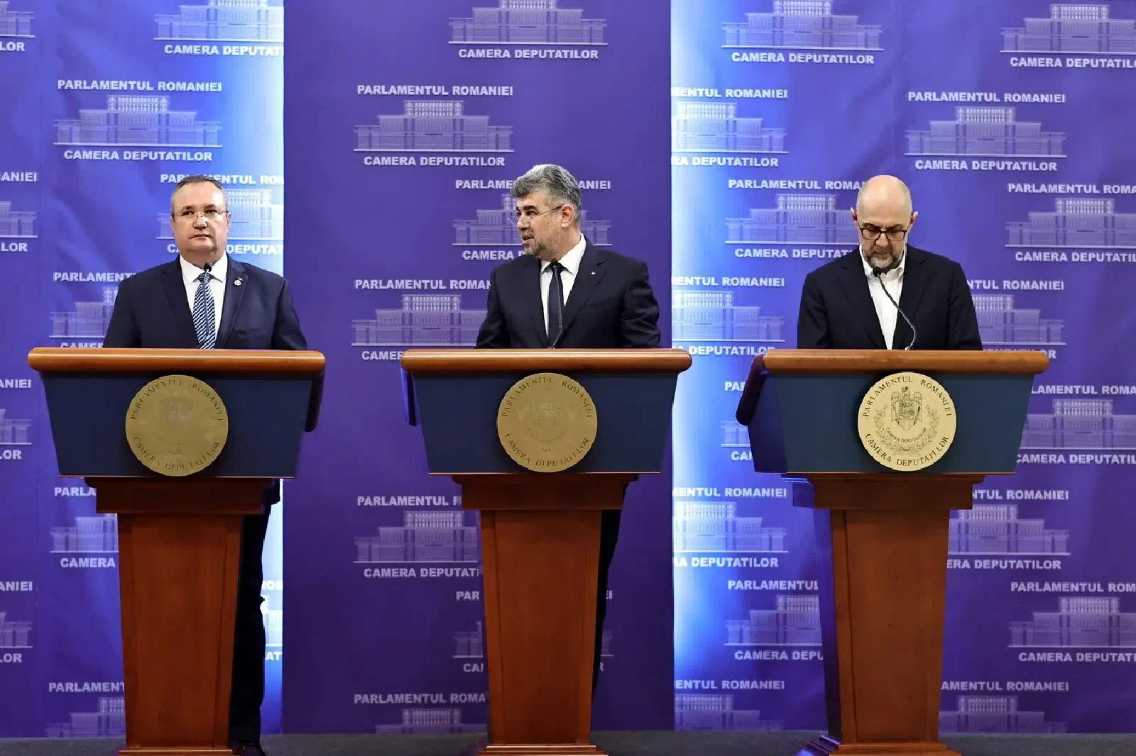 Featured image of post Lupii și haitele lor politice îmbracă blana democrației